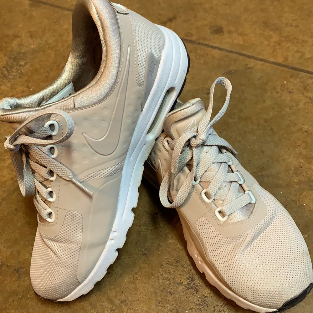 Tan Nike Airmax tennis shoes